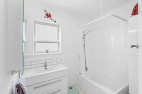 Photo of property in 319 Don Buck Road, Massey, Auckland, 0614