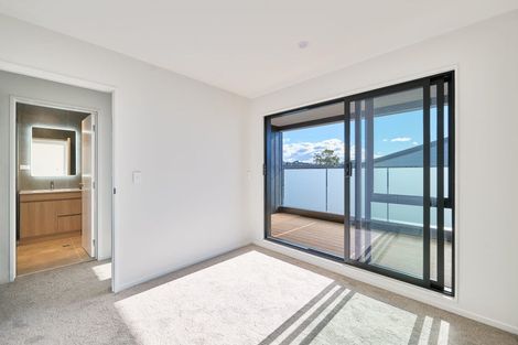 Photo of property in 2/143 Carlisle Road, Northcross, Auckland, 0632