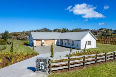 Photo of property in 5 Lens Way, Acacia Bay, Taupo, 3385