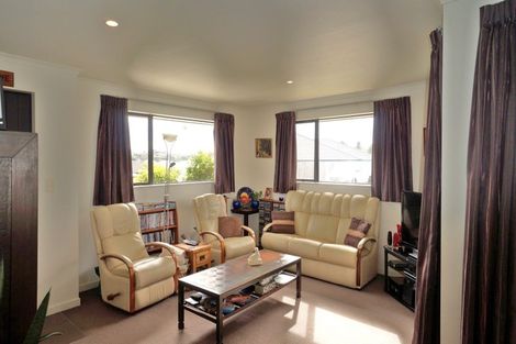 Photo of property in 16 Ocean View Rise, Ruakaka, 0116