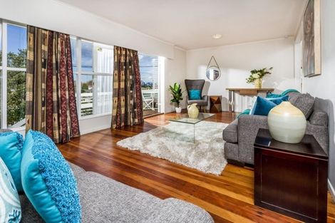 Photo of property in 1/22 Alamein Avenue, Belmont, Auckland, 0622