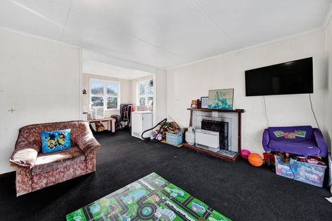 Photo of property in 2 Newbury Place, Waitara, 4320