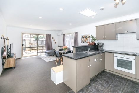 Photo of property in 4/201 Massey Street, Frankton, Hamilton, 3204