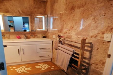 Photo of property in 76 Ferndown Avenue, Papatoetoe, Auckland, 2025