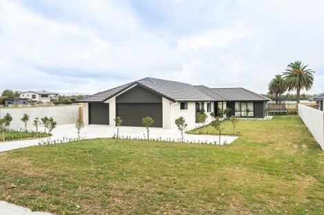 Photo of property in 5 Grand Oaks Drive, Awapuni, Palmerston North, 4412
