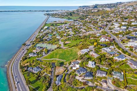 Photo of property in 2/4 The Brae, Mount Pleasant, Christchurch, 8081