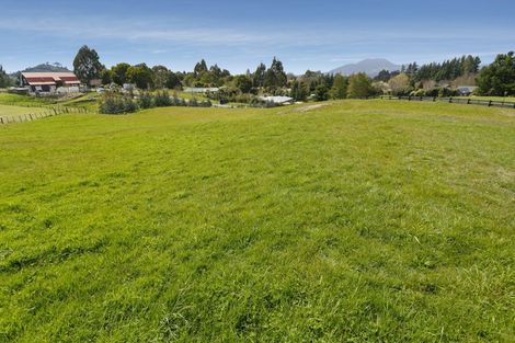 Photo of property in 2 Lochinvar Lane, Acacia Bay, Taupo, 3385