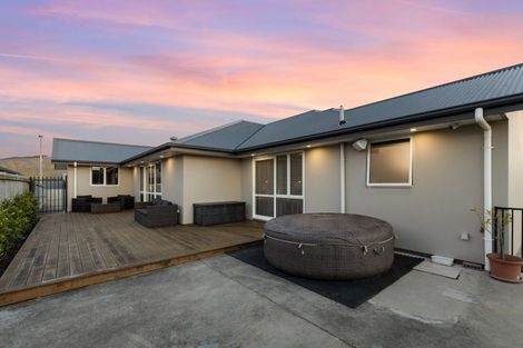 Photo of property in 4 Cyprus Place, Fitzherbert, Palmerston North, 4410