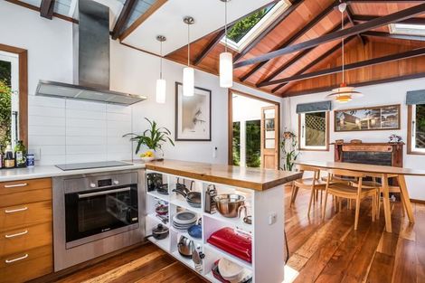 Photo of property in 21 Ferry Road, Days Bay, Lower Hutt, 5013