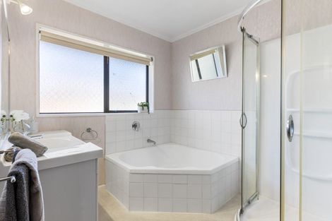 Photo of property in 3 Comeskey Grove, Elderslea, Upper Hutt, 5018