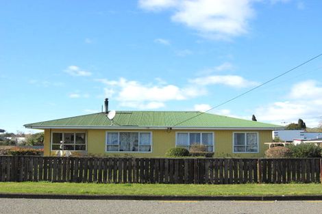 Photo of property in 20 Charles Street, Takapau, 4203