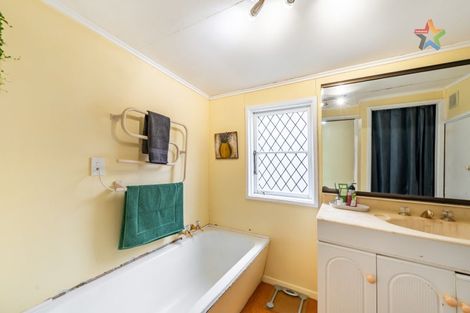 Photo of property in 21 Kennedy Grove, Stokes Valley, Lower Hutt, 5019