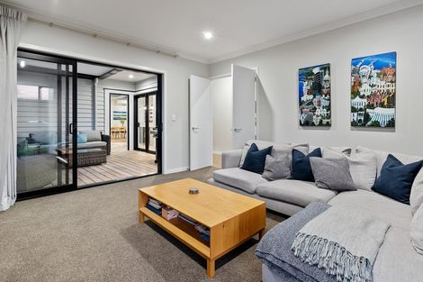 Photo of property in 33 Pohutukawa Parade, Riverhead, 0820