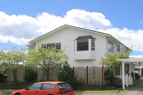 Photo of property in 4 Ingle Avenue, Waipahihi, Taupo, 3330