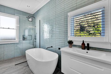 Photo of property in 120 Pendarves Street, New Plymouth, 4312