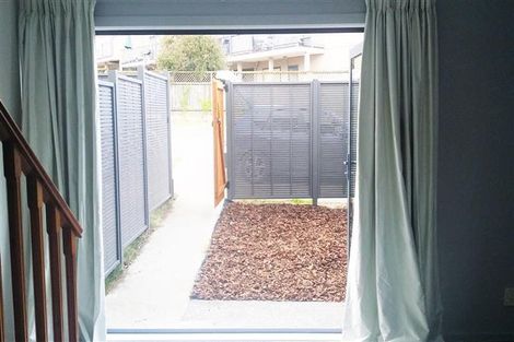 Photo of property in 2/3 John Jennings Drive, Oteha, Auckland, 0632