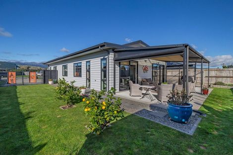 Photo of property in 8 Ash Close, Levin, 5510