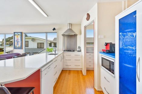 Photo of property in 10 Hall Road, Pataua North, Whangarei, 0175