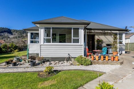 Photo of property in 126 Tipahi Street, Nelson South, Nelson, 7010