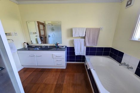 Photo of property in 62 Tahapa Crescent, Meadowbank, Auckland, 1072