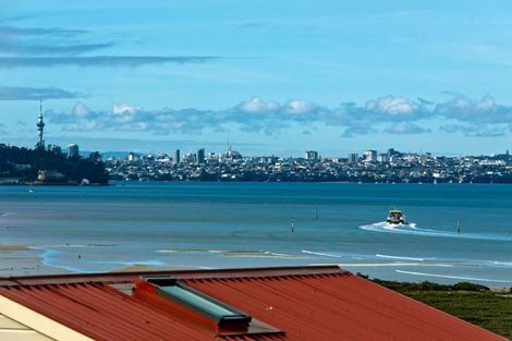 Photo of property in 18 Oakpark Place, West Harbour, Auckland, 0618