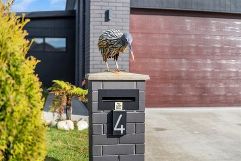 Photo of property in 4 Fenwick Crescent, Wallaceville, Upper Hutt, 5018