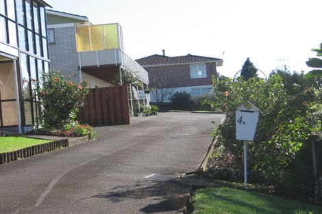 Photo of property in 4 Wakeling Avenue, Te Atatu South, Auckland, 0610