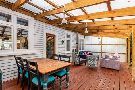 Photo of property in 75 Marine Parade, Eastbourne, Lower Hutt, 5013