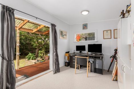 Photo of property in 75 Marine Parade, Eastbourne, Lower Hutt, 5013