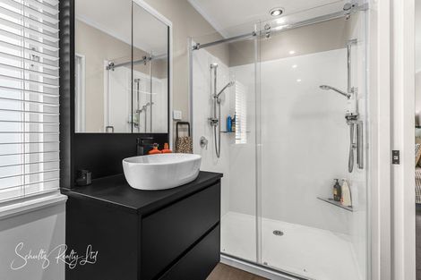 Photo of property in 16 Whaka Street, Maungaturoto, 0520