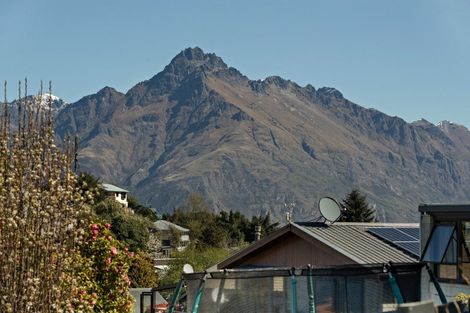 Photo of property in 14 Avalon Crescent, Fernhill, Queenstown, 9300