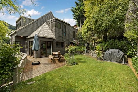 Photo of property in 5 Mackinnon Terrace, Sunshine Bay, Queenstown, 9300