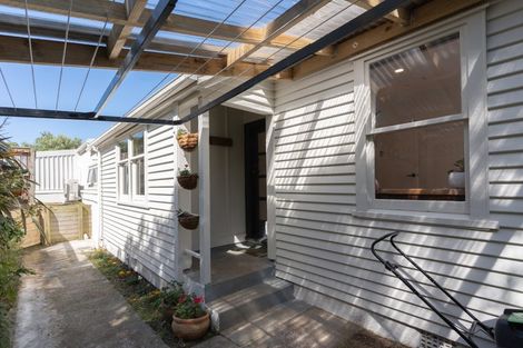 Photo of property in 16 Downes Street, Titahi Bay, Porirua, 5022