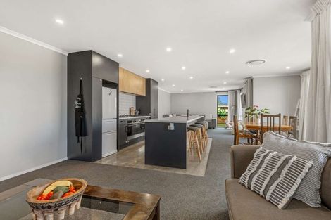 Photo of property in 2 Atutahi Street, Hurdon, New Plymouth, 4310