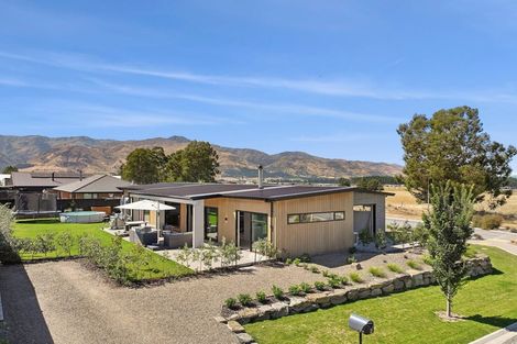 Photo of property in 2 Tomtit Crescent, Lake Hawea, Wanaka, 9382