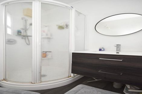 Photo of property in 107 Wallace Road, Mangere Bridge, Auckland, 2022