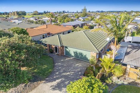 Photo of property in 25 Chesterfield Way, Orewa, 0931