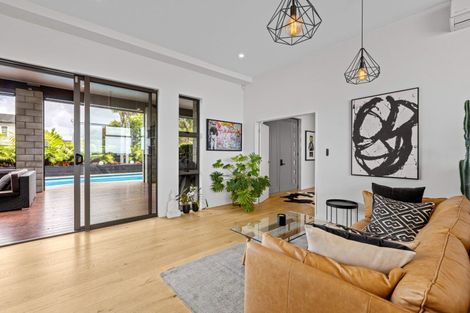 Photo of property in 1 Te Kawau Pass, Greenhithe, Auckland, 0632