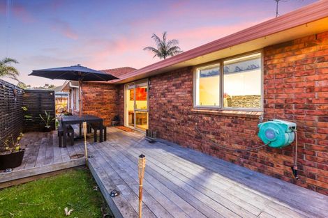 Photo of property in 14 Norman Close, The Gardens, Auckland, 2105