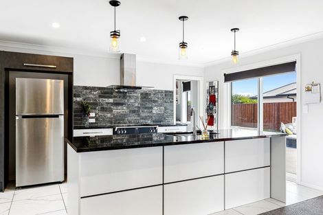 Photo of property in 66 Watkins Drive, Rangiora, 7400