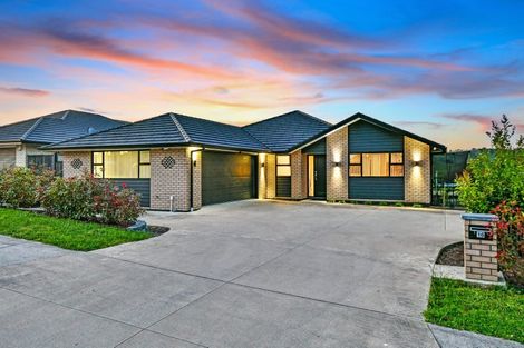 Photo of property in 16 James Elliot Way, Pokeno, 2402