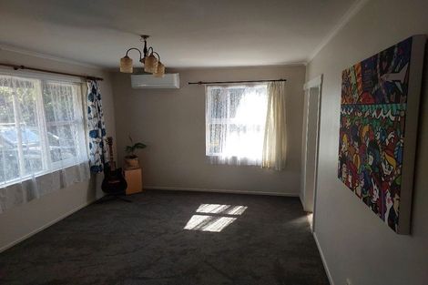 Photo of property in 18 Barron Drive, Green Bay, Auckland, 0604