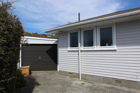 Photo of property in 2 Warren Street, Paparangi, Wellington, 6037