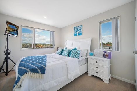 Photo of property in 11 Regis Park Drive, Pukekohe, 2120