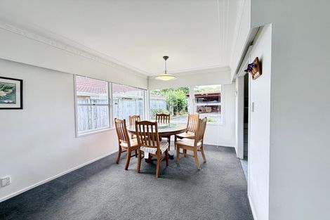 Photo of property in 30 Meadway, Sunnyhills, Auckland, 2010