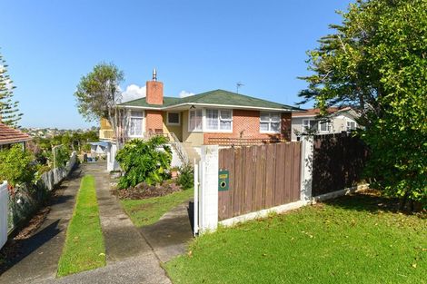 Photo of property in 135 Coronation Road, Hillcrest, Auckland, 0627