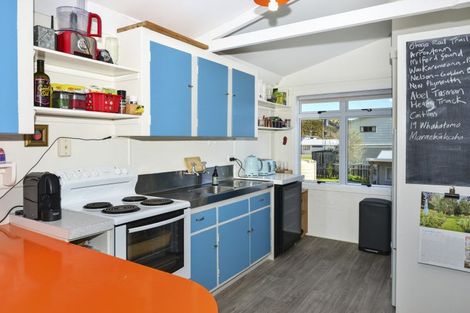 Photo of property in 73 Fortescue Street, Mahia, Nuhaka, 4198