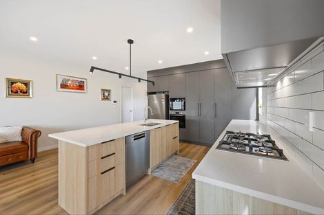 Photo of property in 12 Korowhiti Road, Clarks Beach, 2122