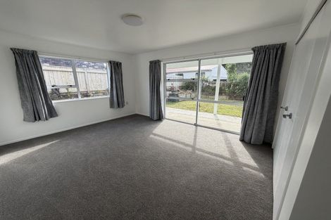 Photo of property in 8 Fantome Place, Whalers Gate, New Plymouth, 4310