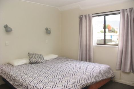Photo of property in 1/42 Hallenstein Street, Queenstown, 9300